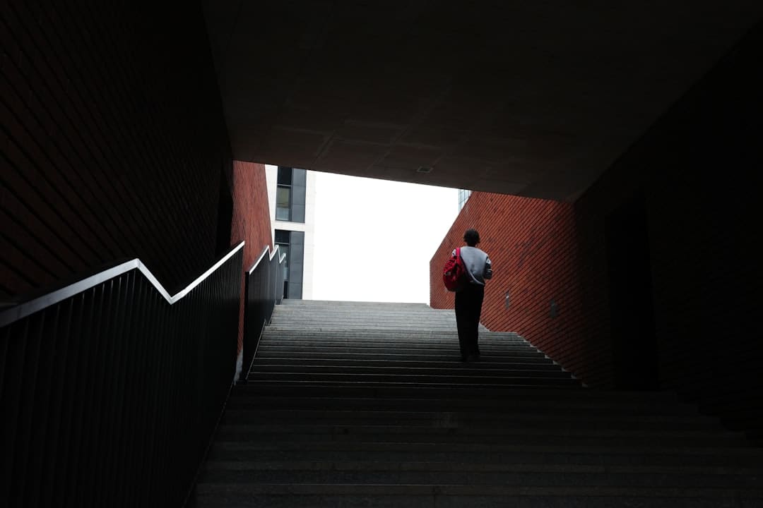 《执念师2》过半联盟“诡计”初现端倪   艾晓琪为救人命悬一线